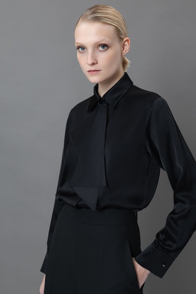 Блузка со съемным жабо VASSA&Co, пол женский, цвет черный