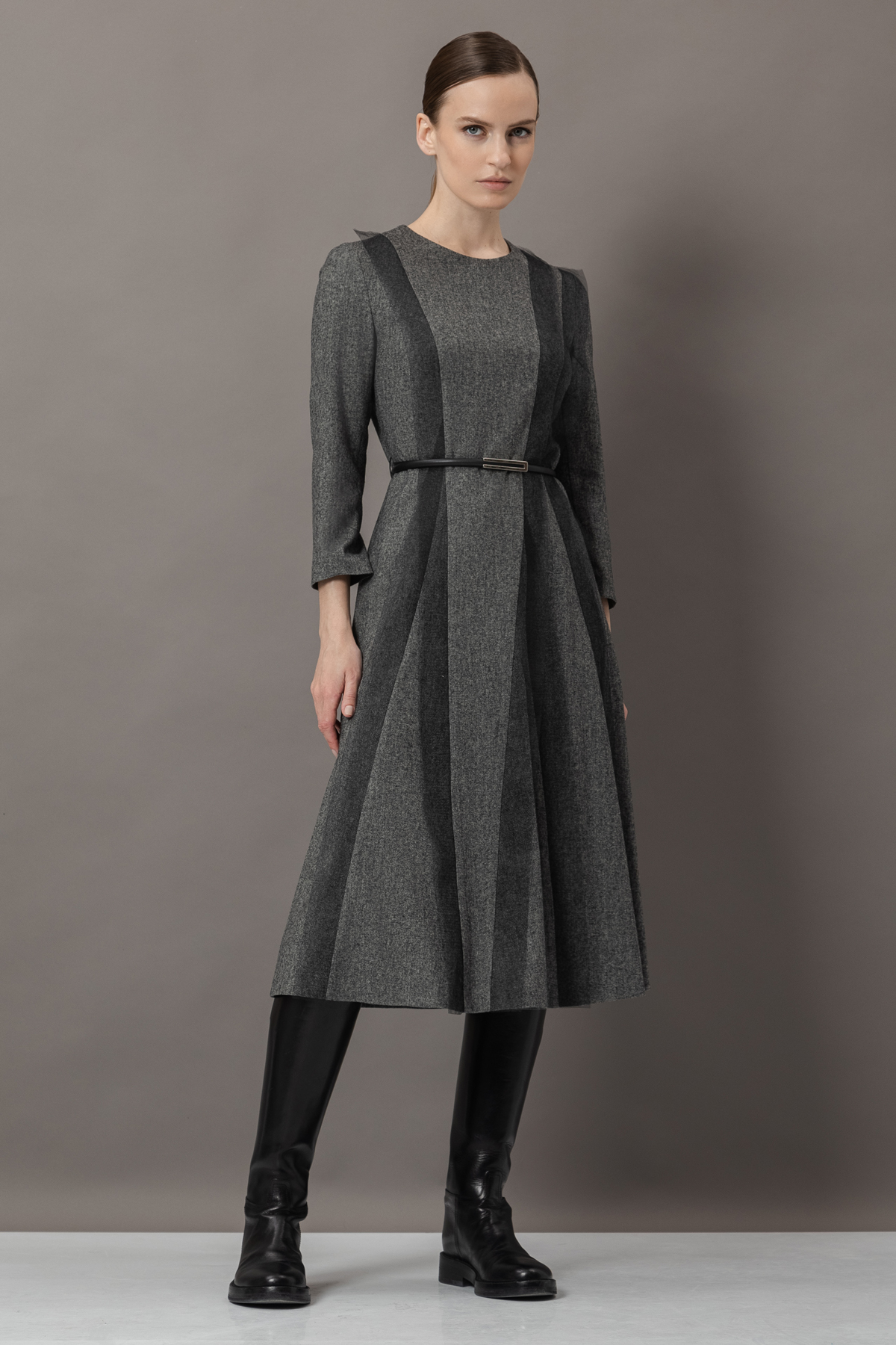 Платье с деталями из сетки female ПЛАТЬЕ VASSA&Co Серый