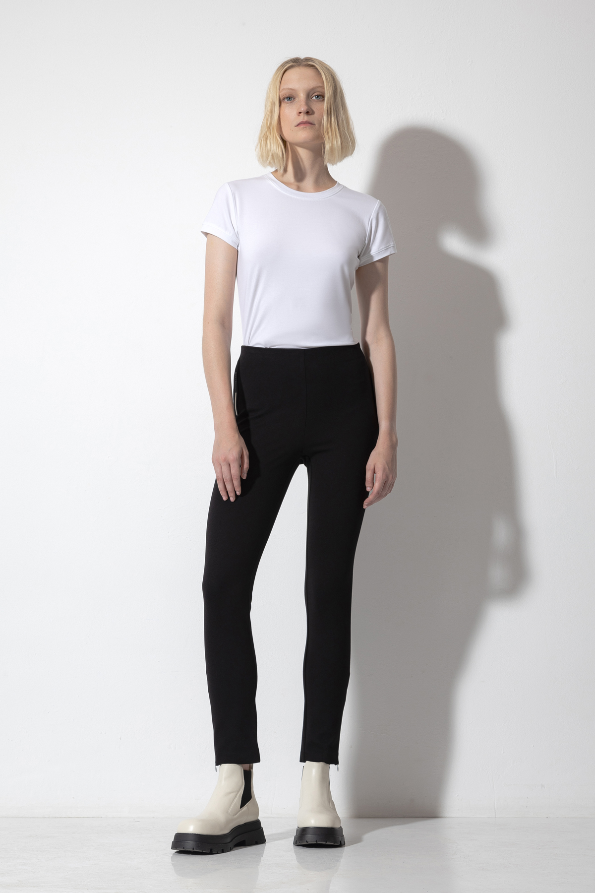 Leggings female БРЮКИ ЖЕНСКИЕ VASSA CODE, VASSA&Co Black