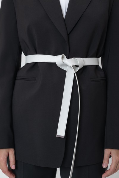 Кожаный ремень с металлической пряжкой VASSA&Co, пол женский, цвет белый