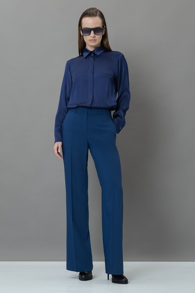 Брюки со стрелками VASSA&Co, пол женский, цвет синий