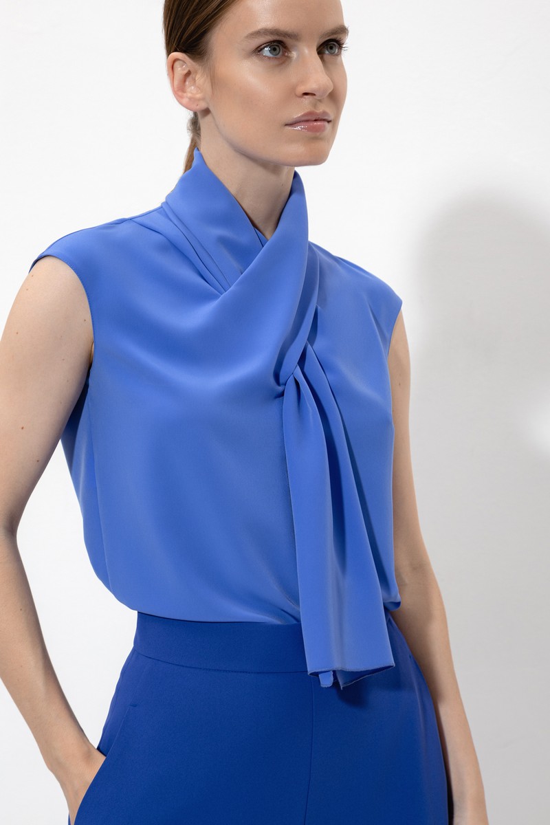 Блузка с асимметричным воротником VASSA&Co, пол female, цвет Синий