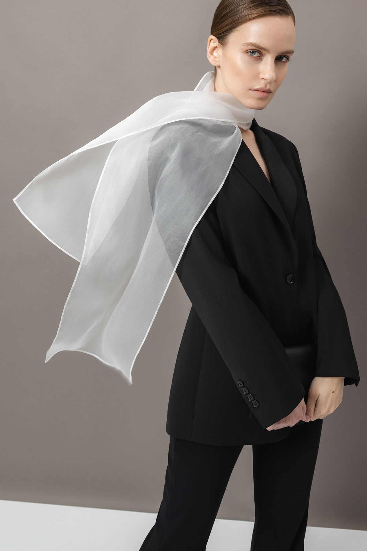 Жакет со съемным шарфом из шелка