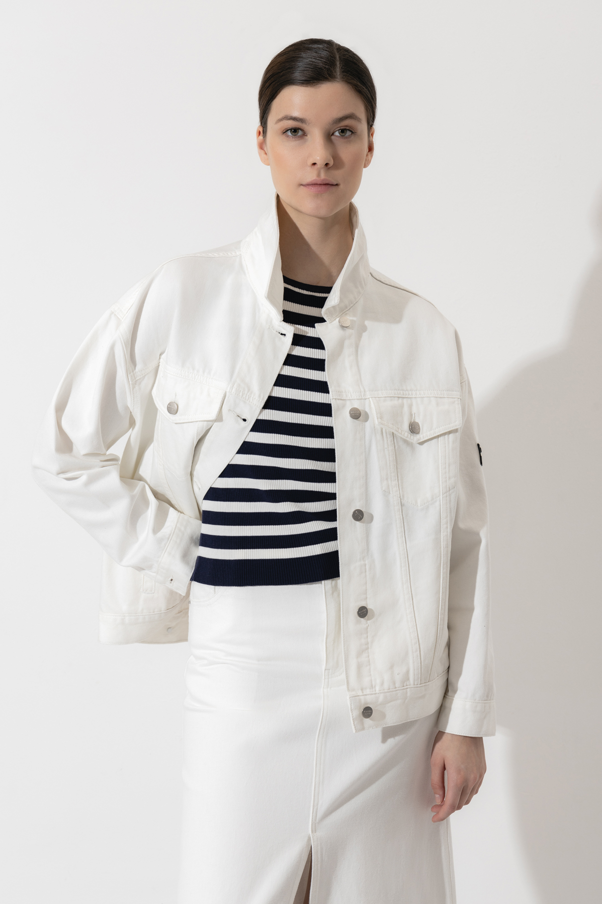 Denim jacket female КУРТКА ЖЕНСКАЯ VASSA CODE White