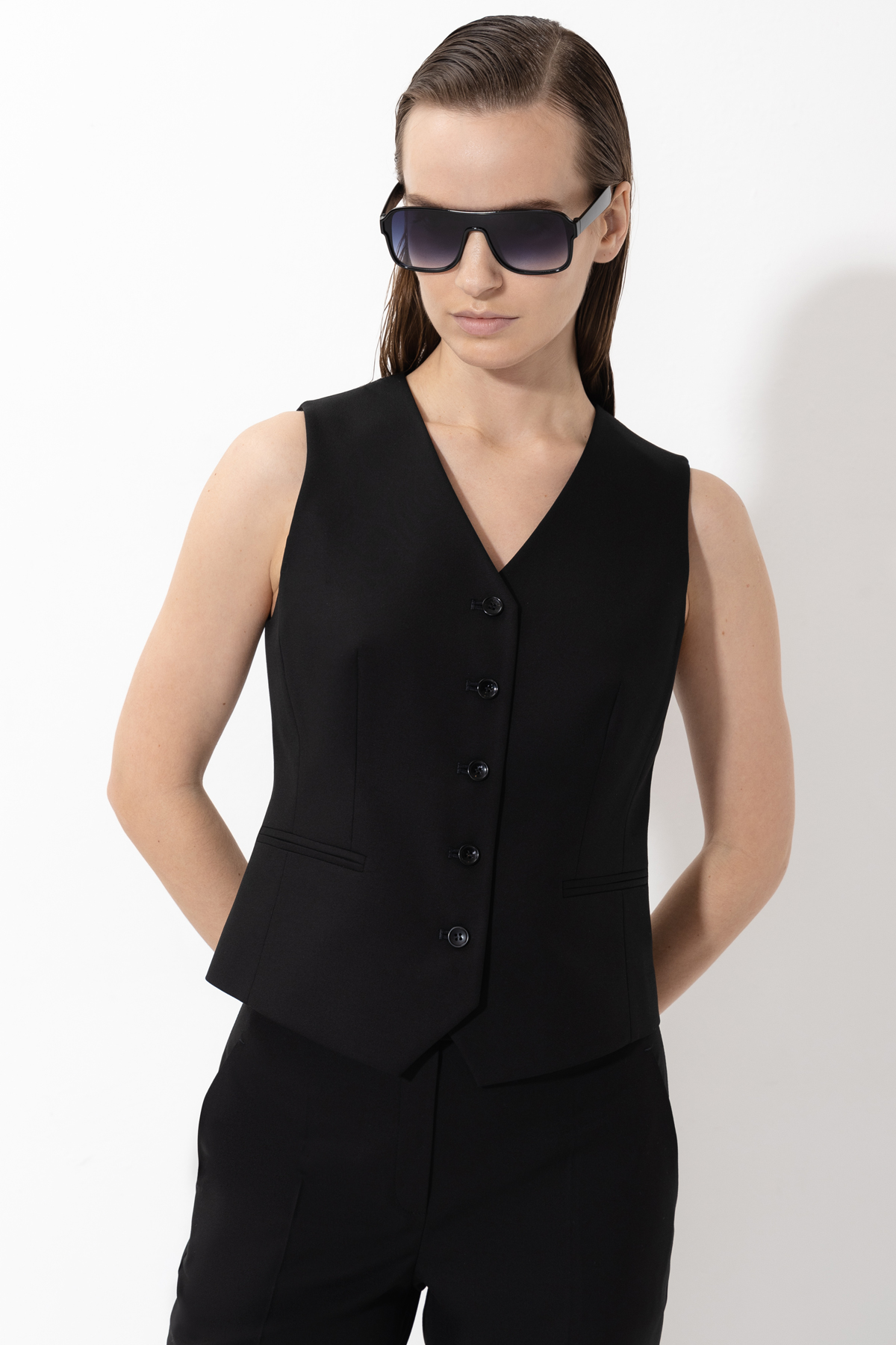 Vest female ЖИЛЕТ VASSA&Co Black