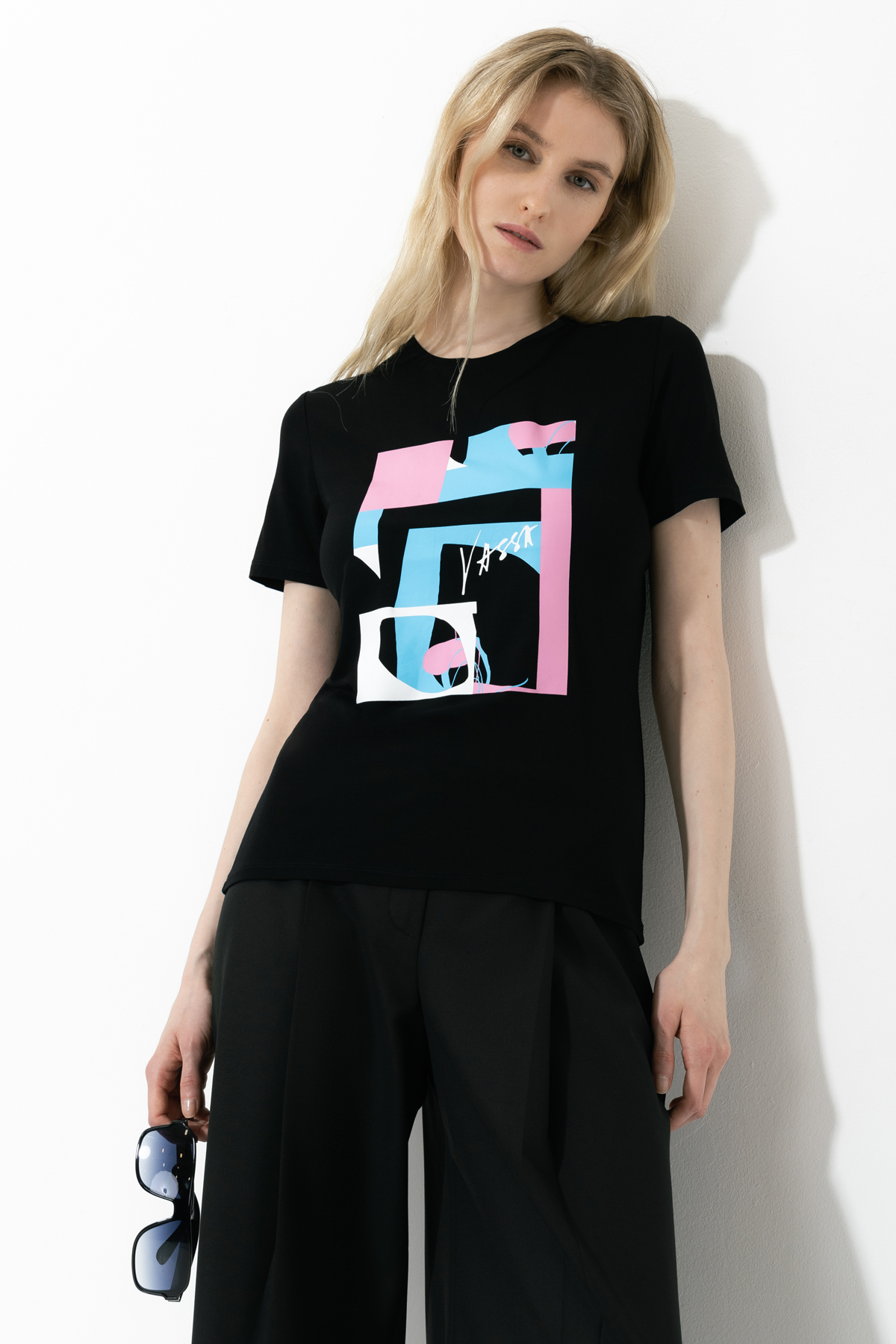 T-shirt female ФУТБОЛКА ЖЕНСКАЯ VASSA&Co Black