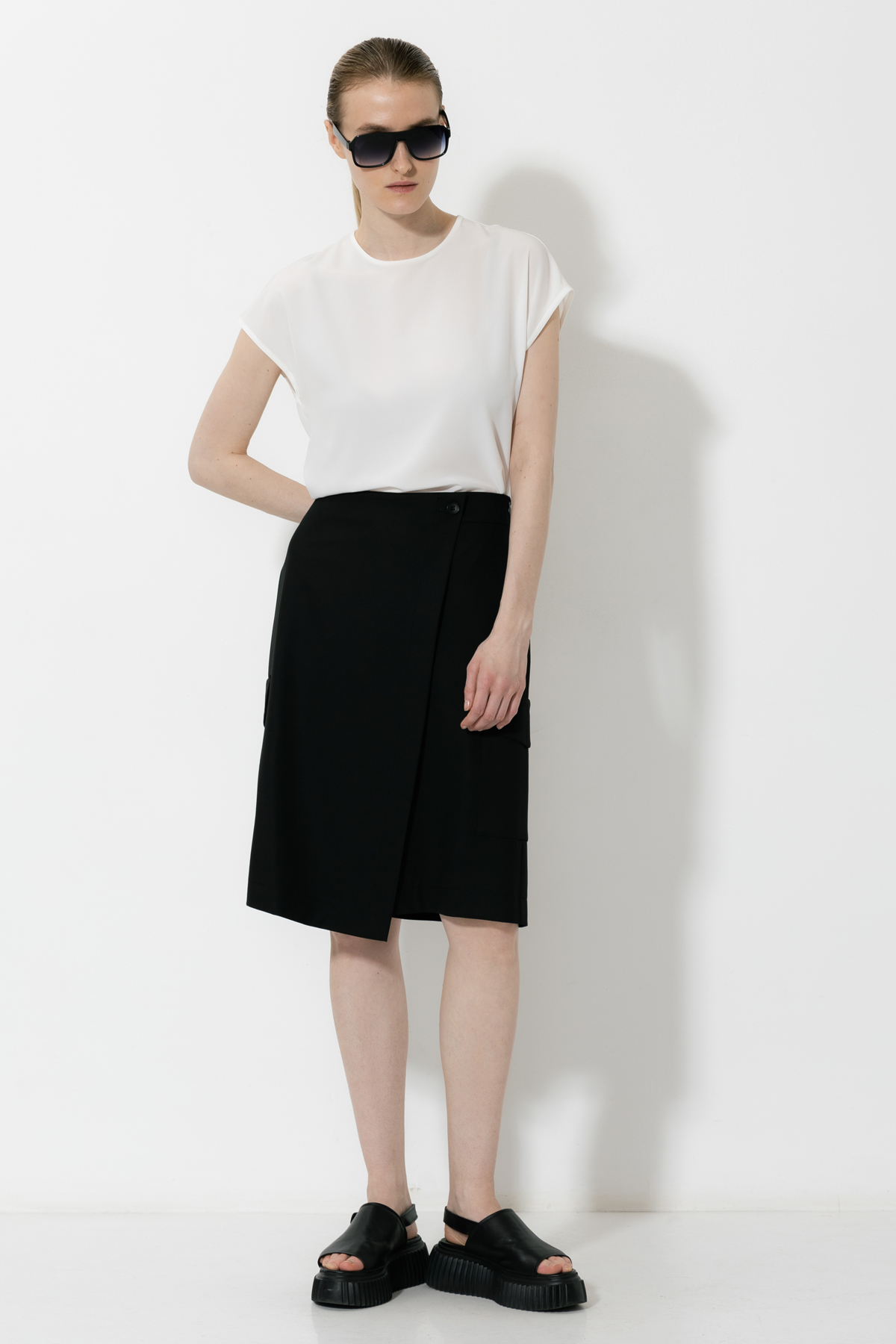 Trousers female БРЮКИ VASSA&Co Black