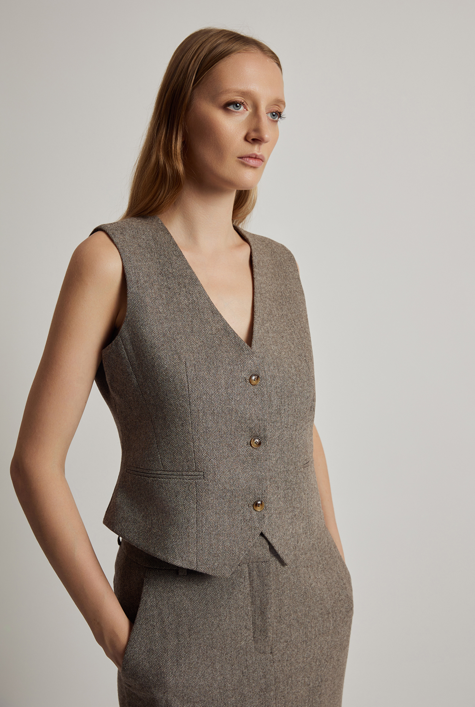 Vest female ЖИЛЕТ ЖЕНСКИЙ VASSA CODE Brown