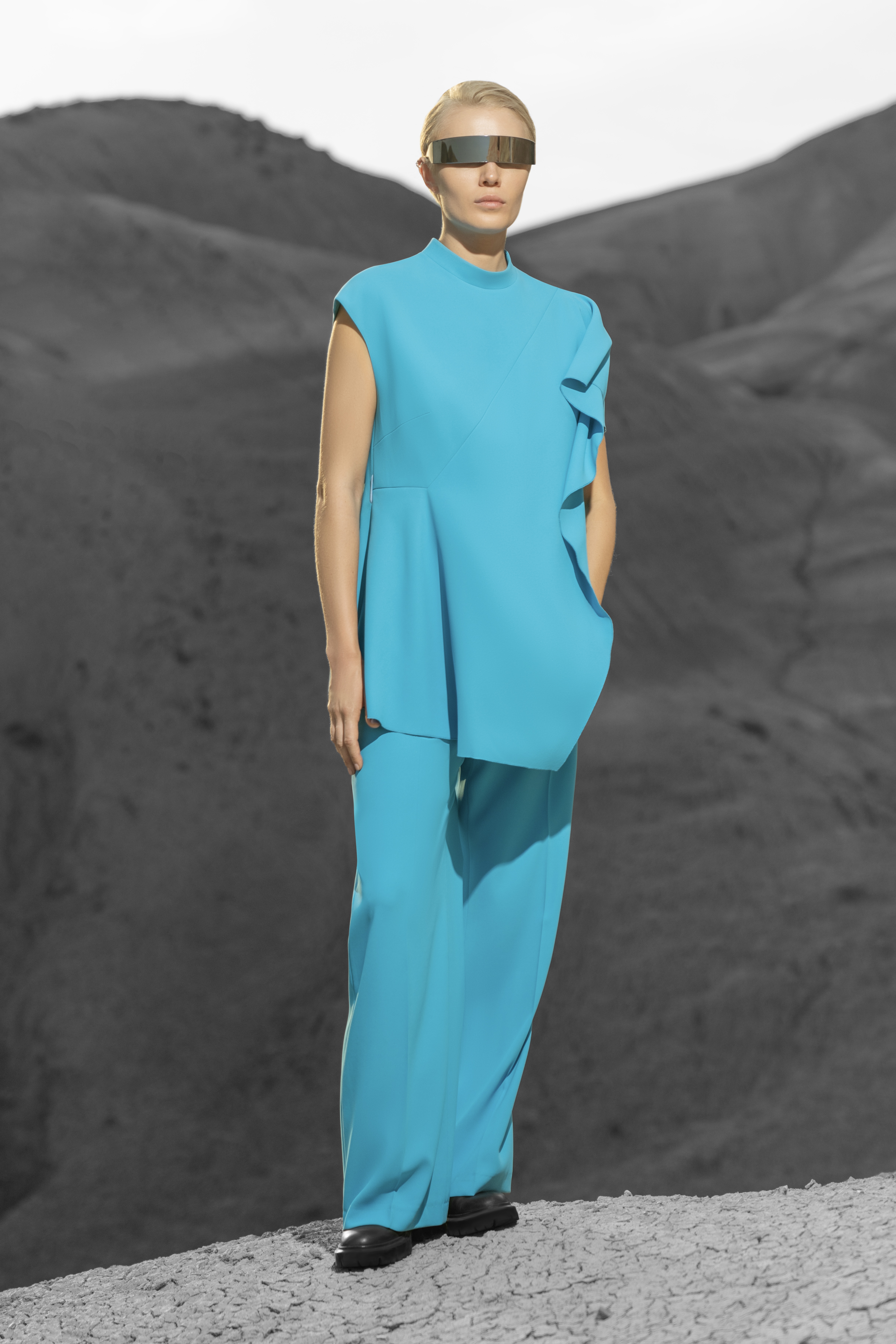 Жилет с асимметричной драпировкой VASSA&Co, пол female, цвет голубой