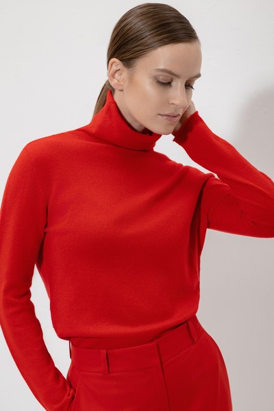 Водолазка свободного кроя из шерсти и кашемира VASSA&Co, пол женский, цвет красный
