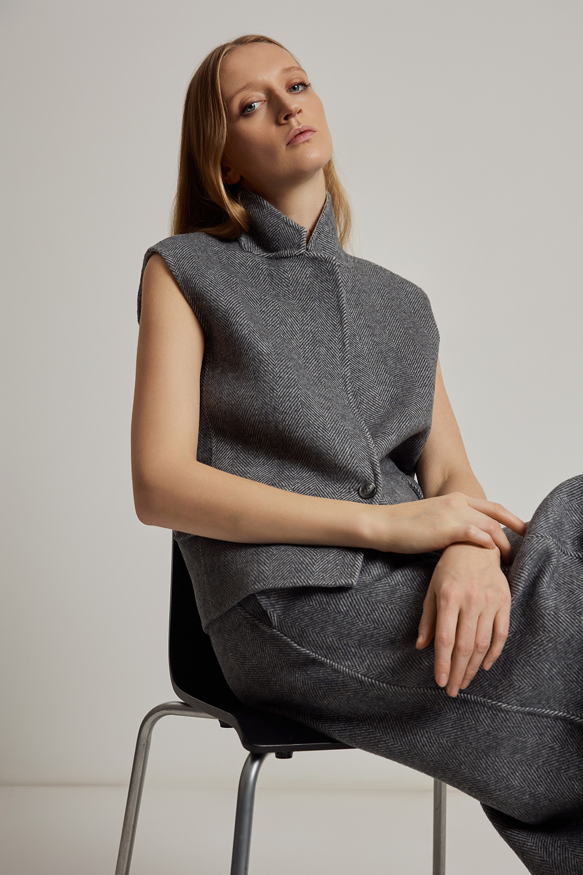 Vest female ЖИЛЕТ ЖЕНСКИЙ VASSA CODE Серый