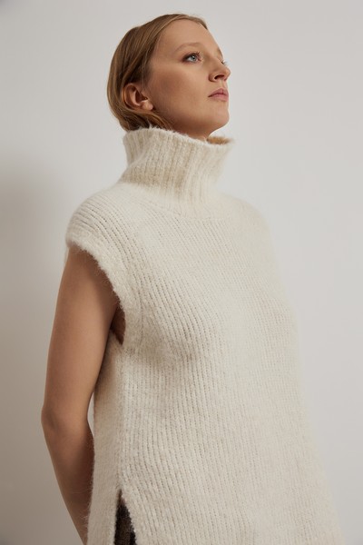 Удлиненный жилет VASSA CODE, пол женский, цвет белый