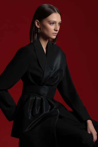 Асимметричный жилет на одно плечо VASSA&Co, пол женский, цвет черный