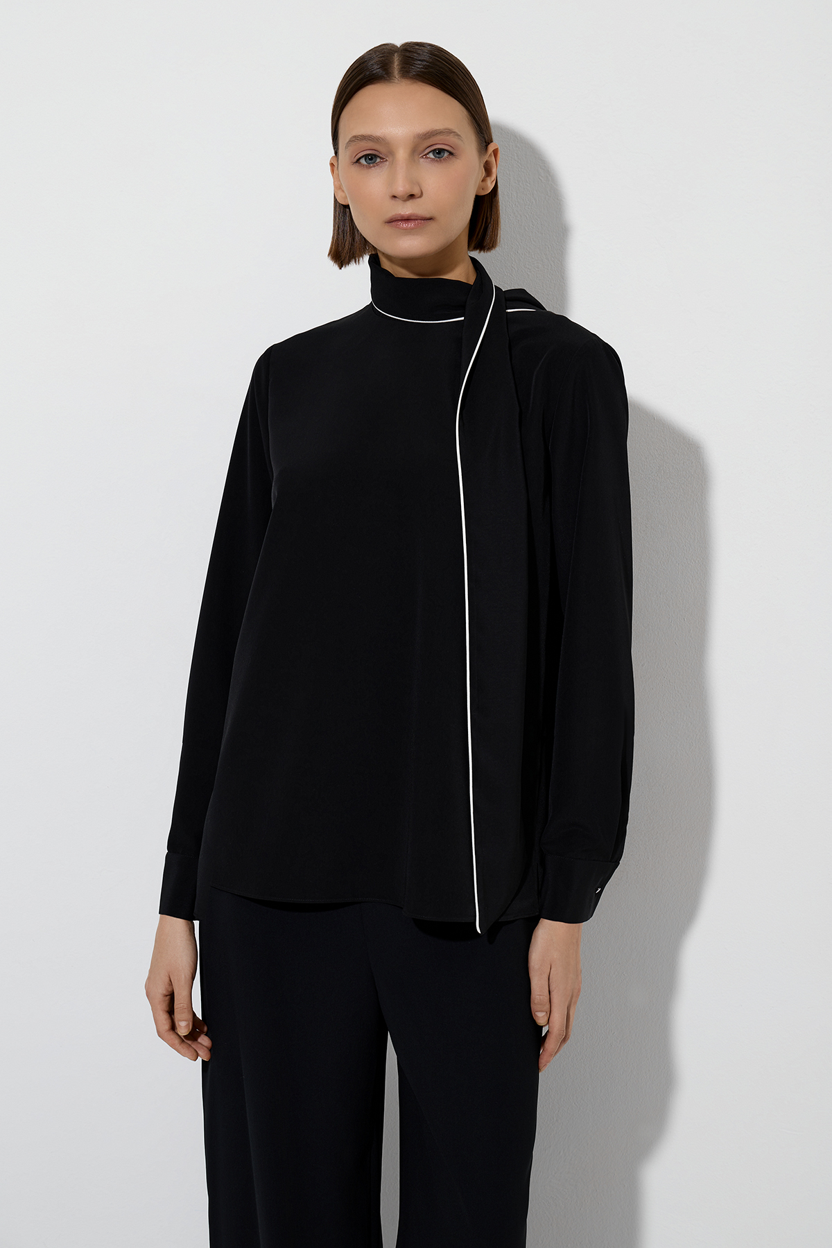 Blouse female БЛУЗКА VASSA&Co Black
