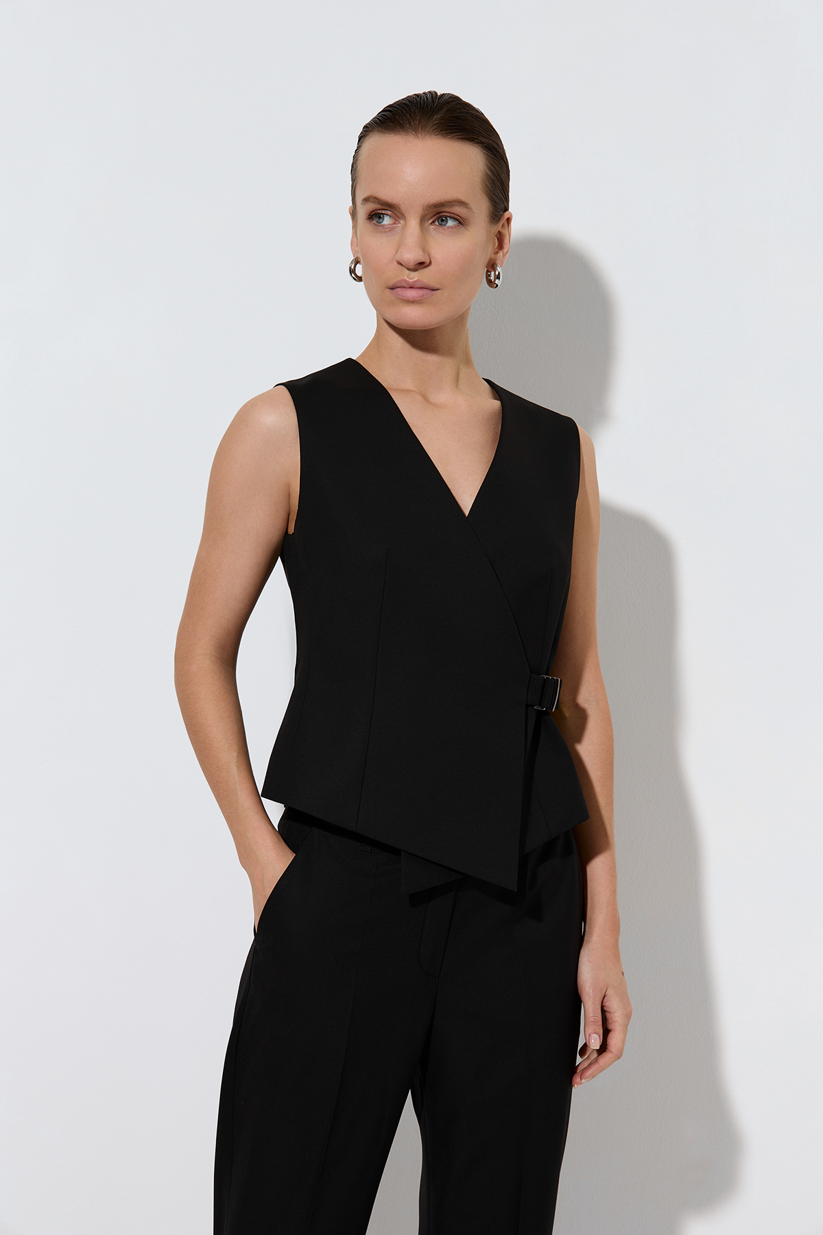 Vest female ЖИЛЕТ VASSA&Co Black