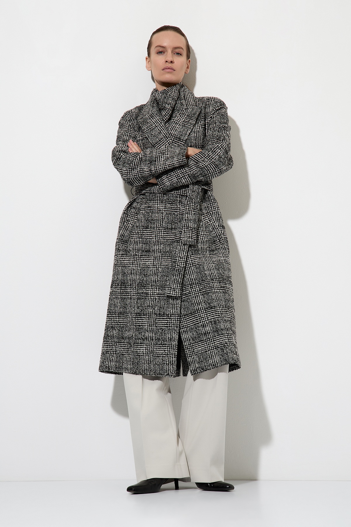 Coat female ПАЛЬТО VASSA&Co Black