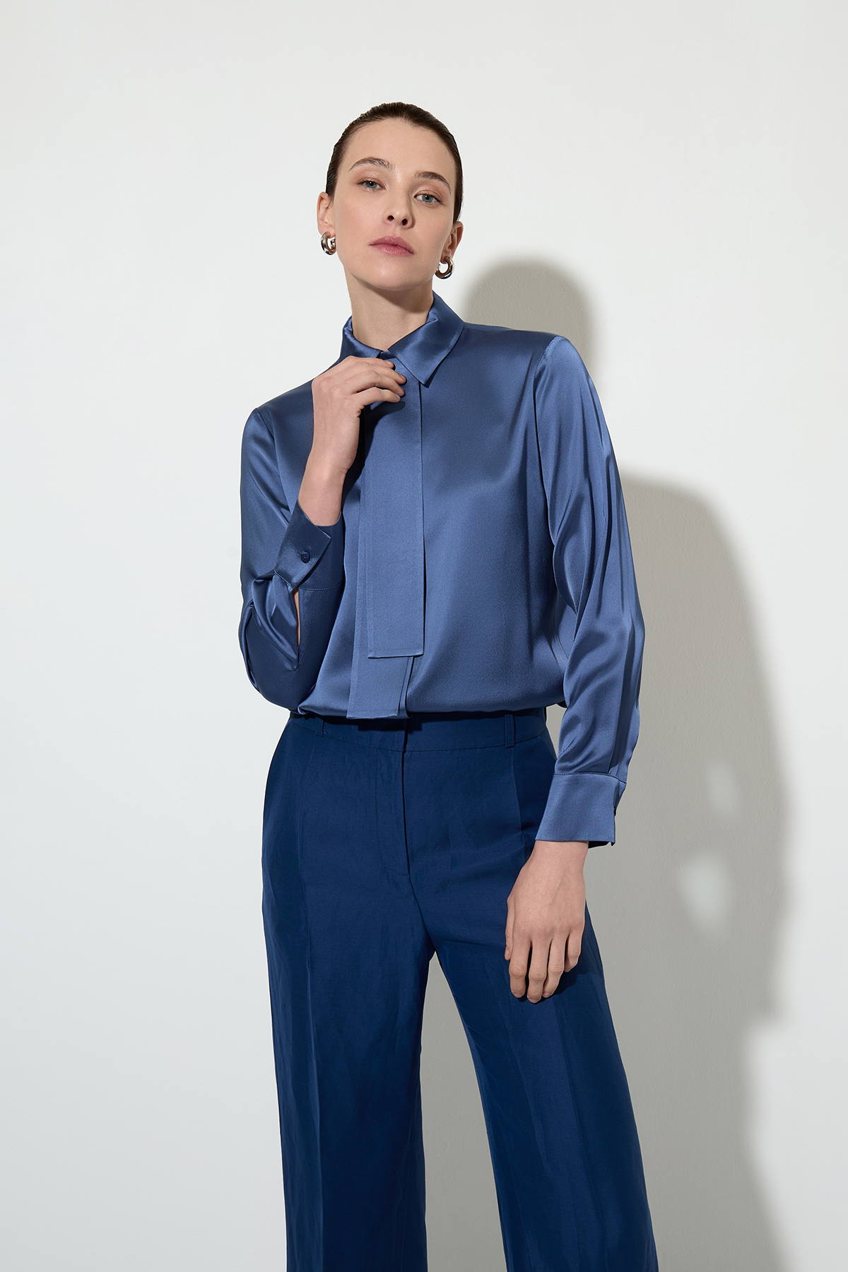 Blouse with detachable tie female БЛУЗКА VASSA&Co Синий