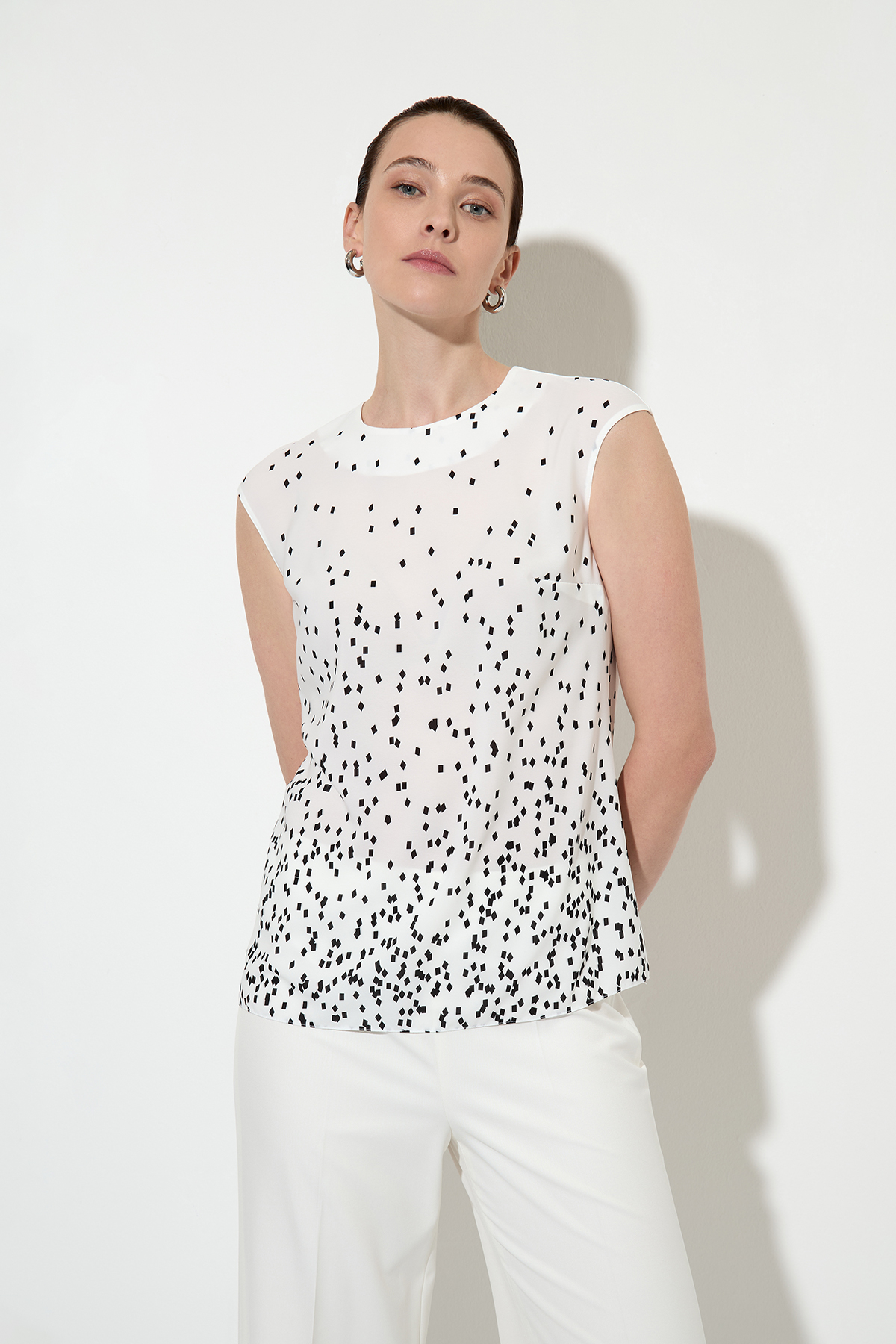 Sleeveless blouse female БЛУЗКА VASSA&Co White