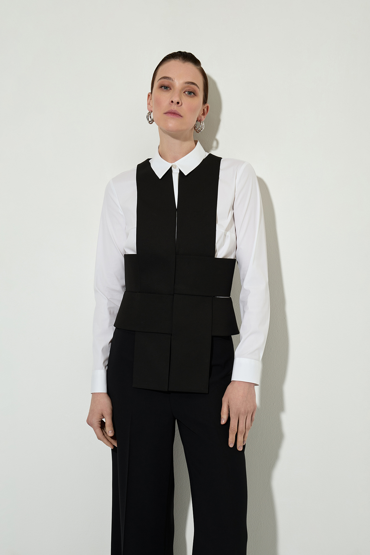Designer vest with weave effect female ЖИЛЕТ VASSA&Co Black