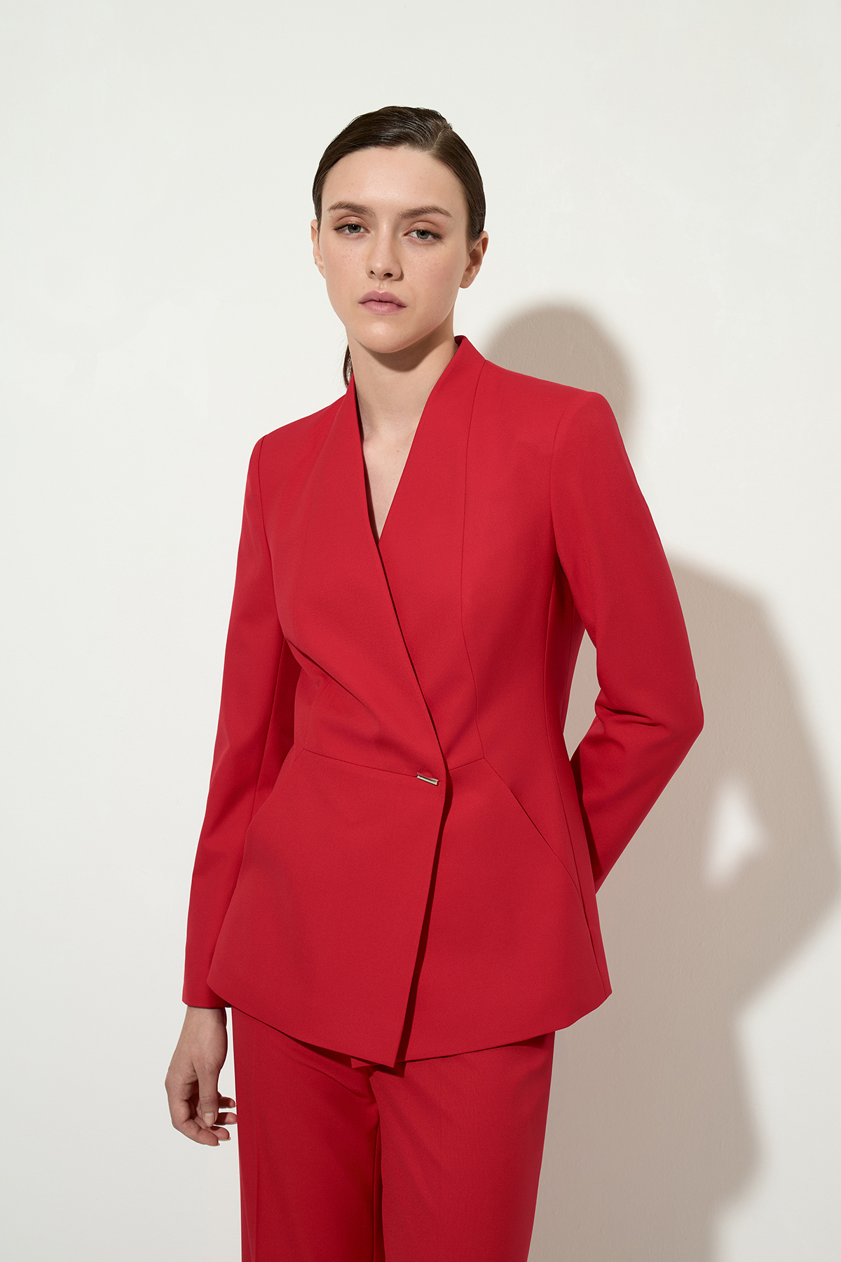 Жакет с асимметричным бортом female ЖАКЕТ Red