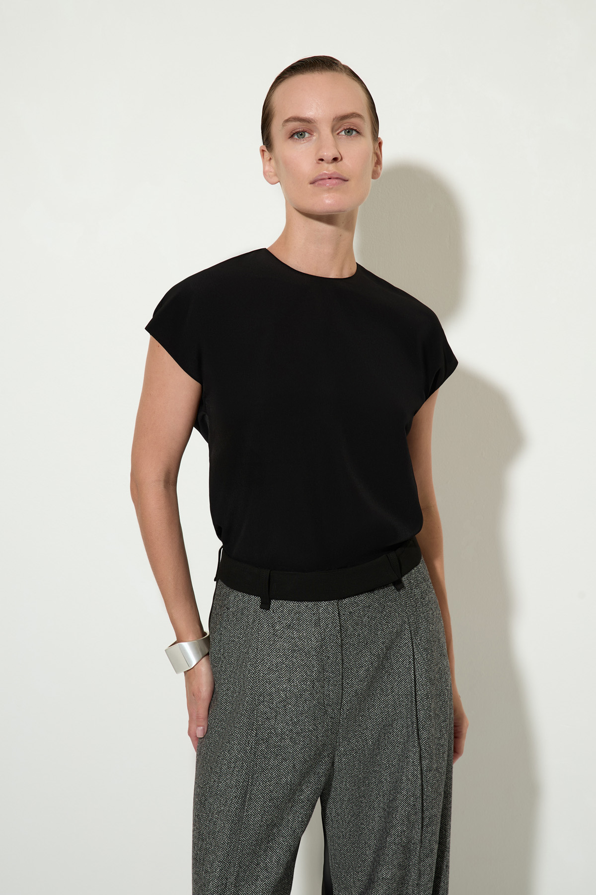 Блузка со спущенной линией плеча female БЛУЗКА VASSA&Co Black