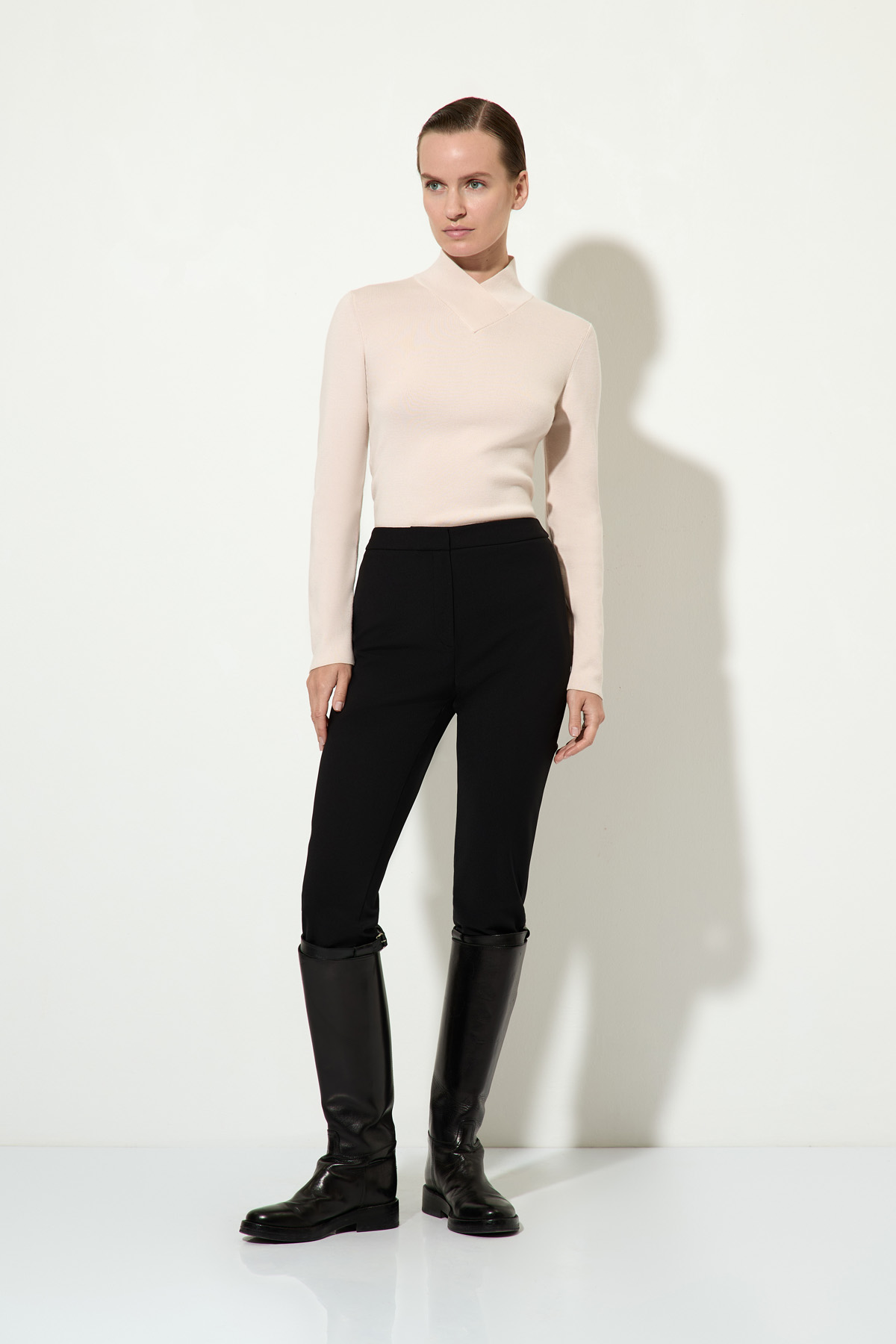 Зауженные брюки с молниями female БРЮКИ VASSA&Co Black