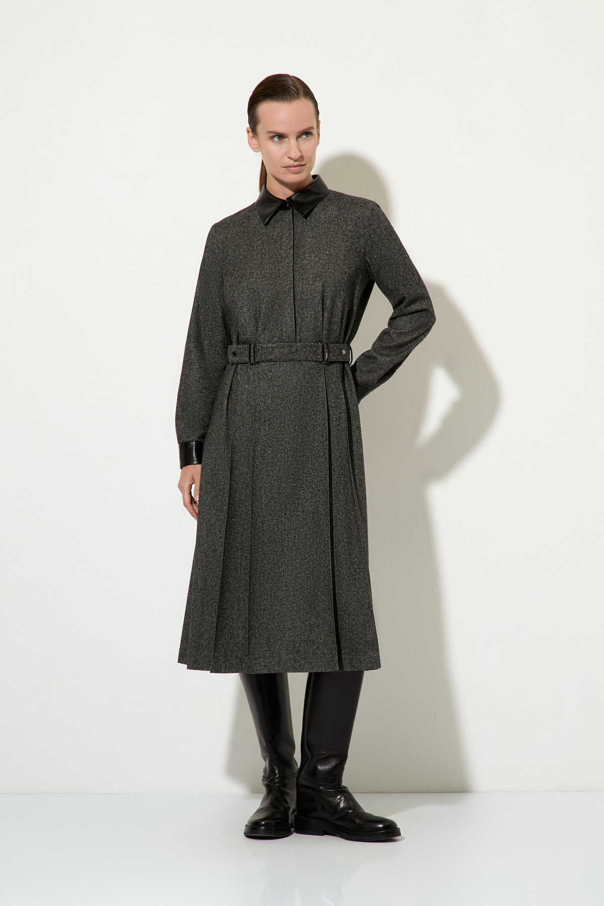 Платье из шерсти и вискозы female ПЛАТЬЕ VASSA&Co Серый