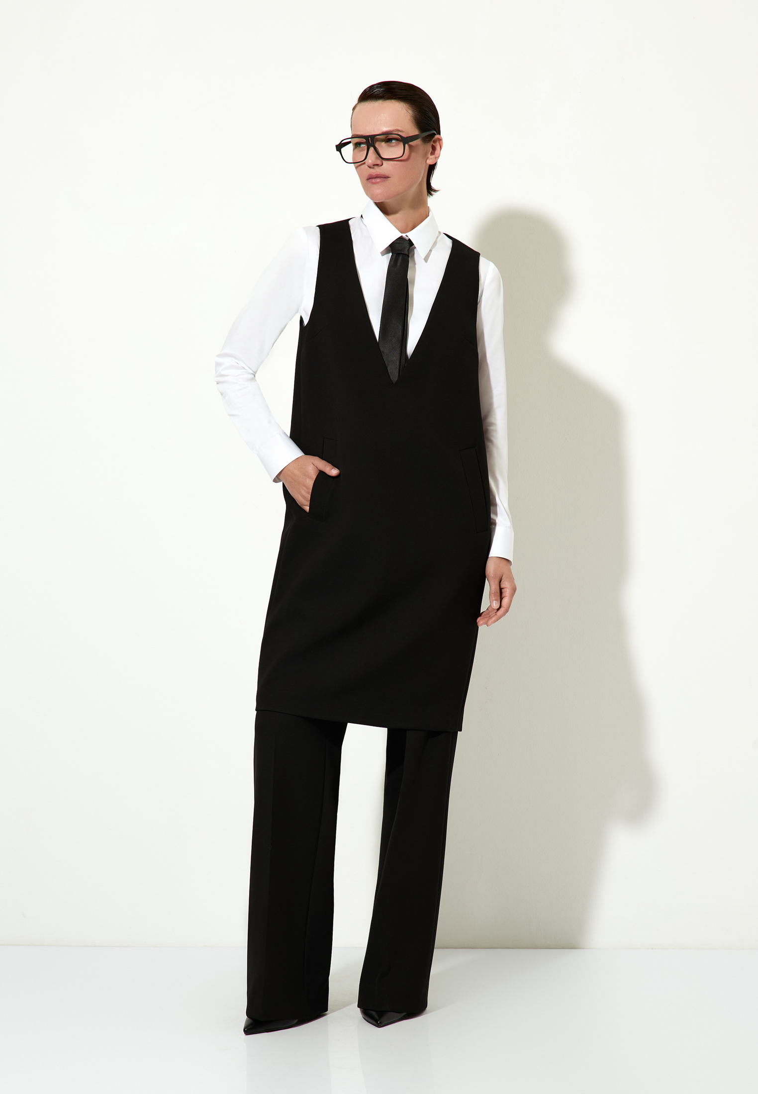 Dress female ПЛАТЬЕ VASSA&Co Black