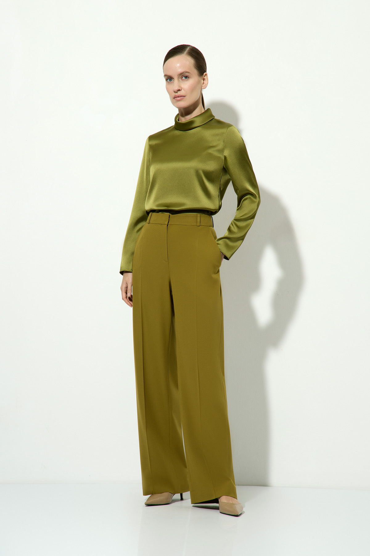 Блузка с длинным рукавом VASSA&Co, пол женский, цвет хаки