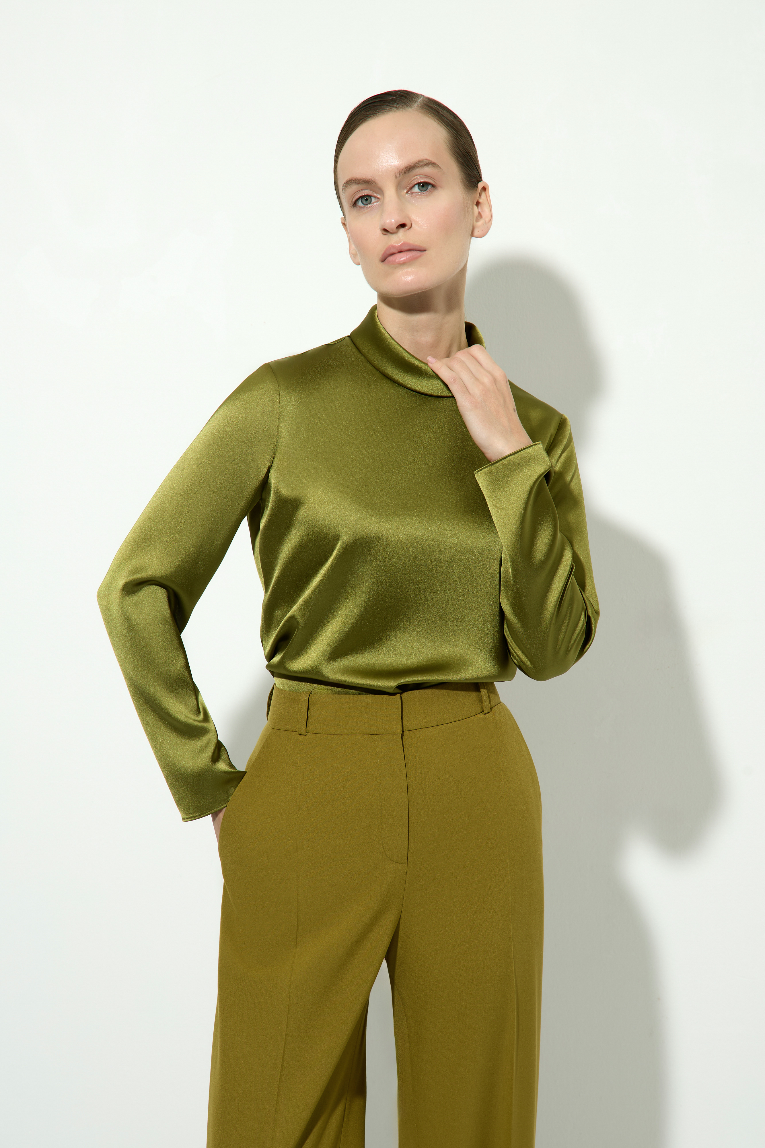 Блузка с длинным рукавом VASSA&Co, пол Женский, цвет Зеленый