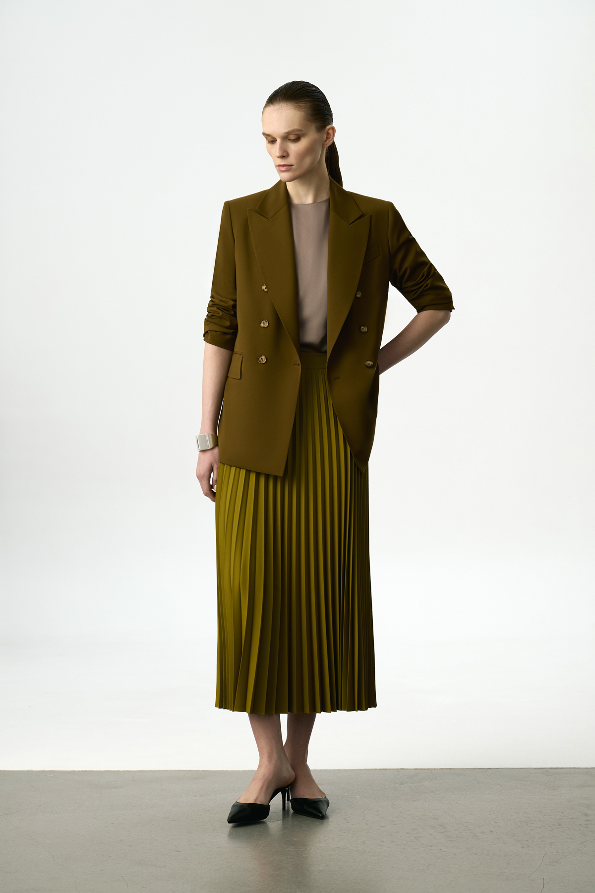 Юбка плиссированная VASSA&Co, пол женский, цвет хаки