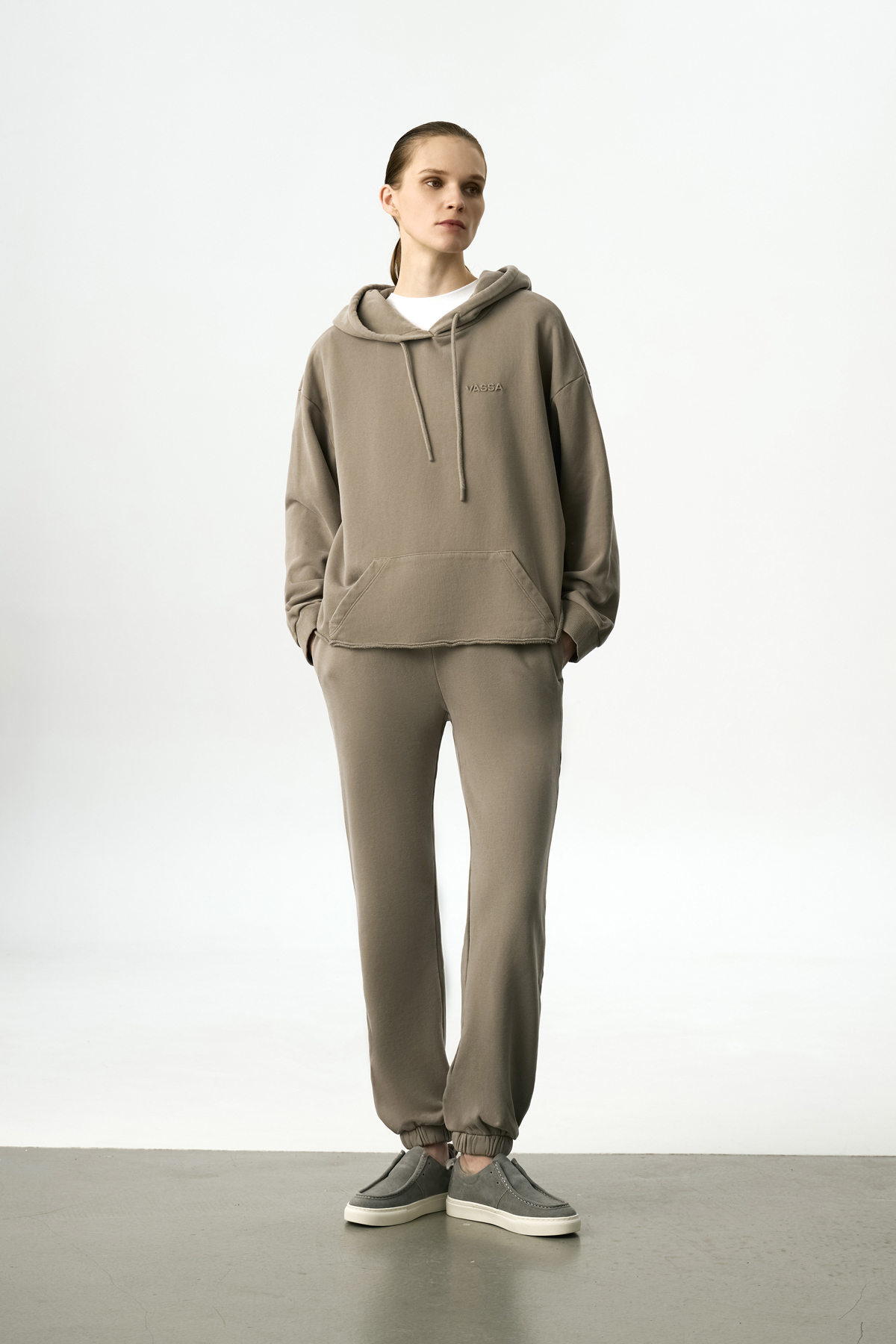 Брюки спортивные VASSA CODE, пол female, цвет зеленый