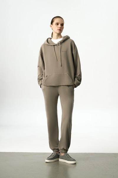 Брюки-джоггеры VASSA CODE, пол female, цвет зеленый