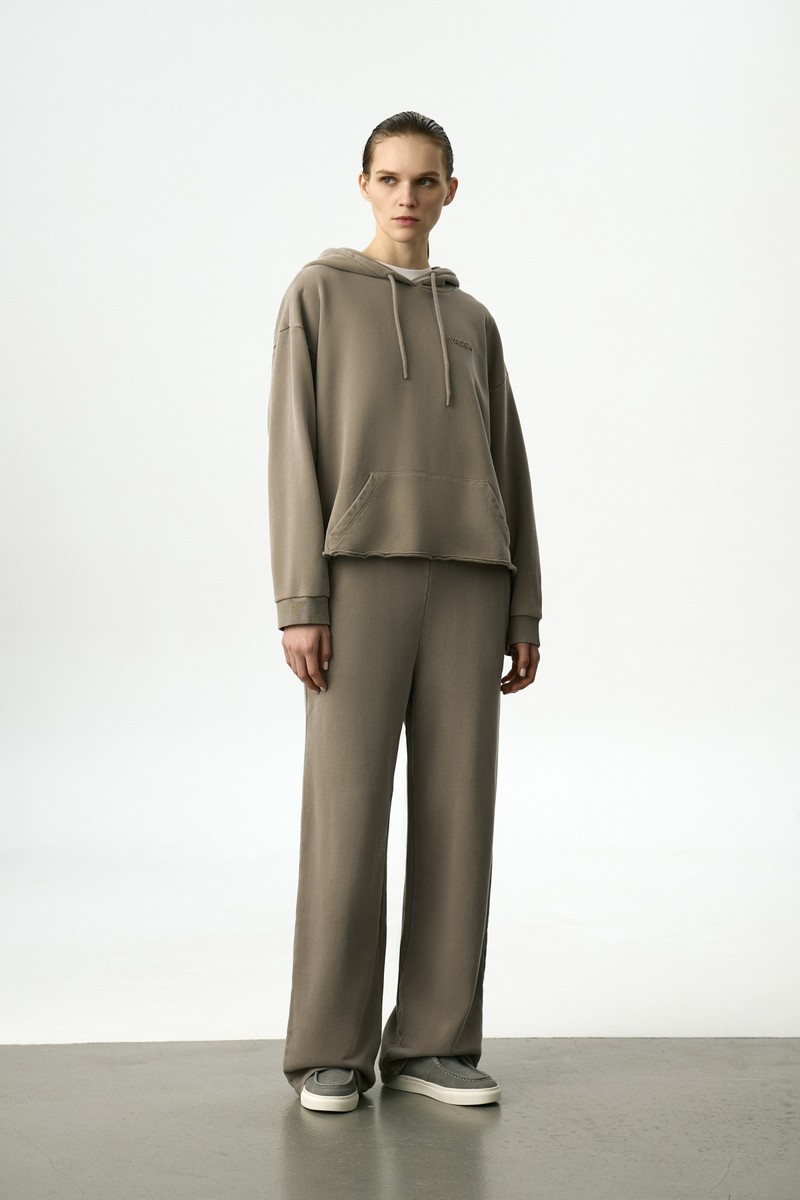 Брюки спортивные широкие VASSA CODE, пол female, цвет зеленый