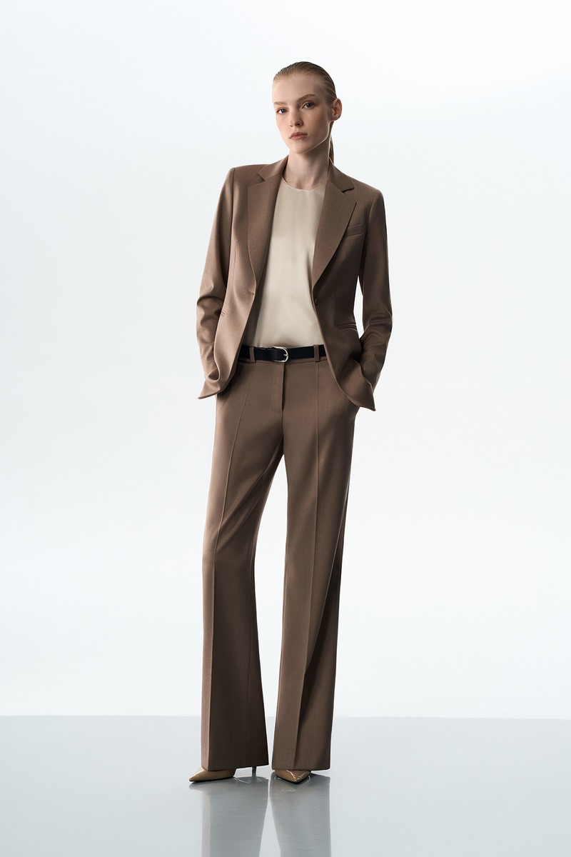 Брюки коричневый со стрелками VASSA&Co, пол женский, цвет коричневый