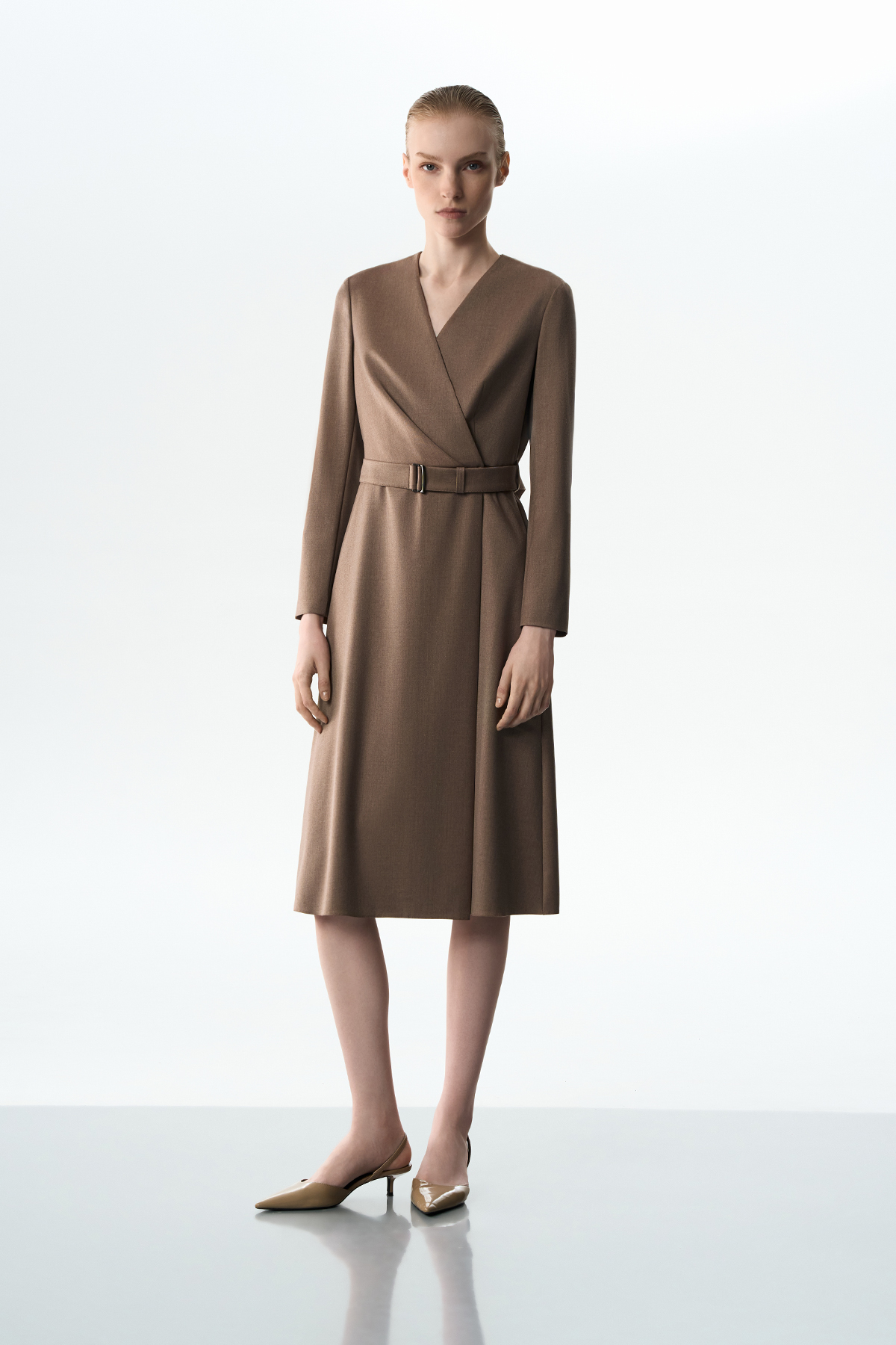 Платье коричневое VASSA&Co, пол женский, цвет коричневый