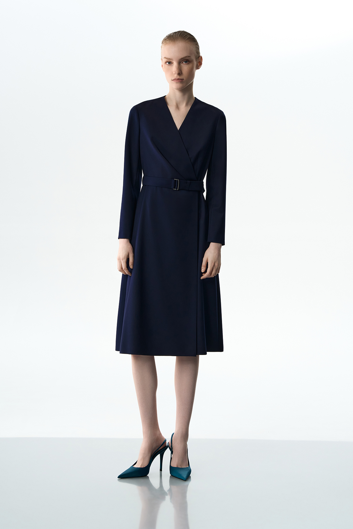 Платье с поясом VASSA&Co, пол женский, цвет синий