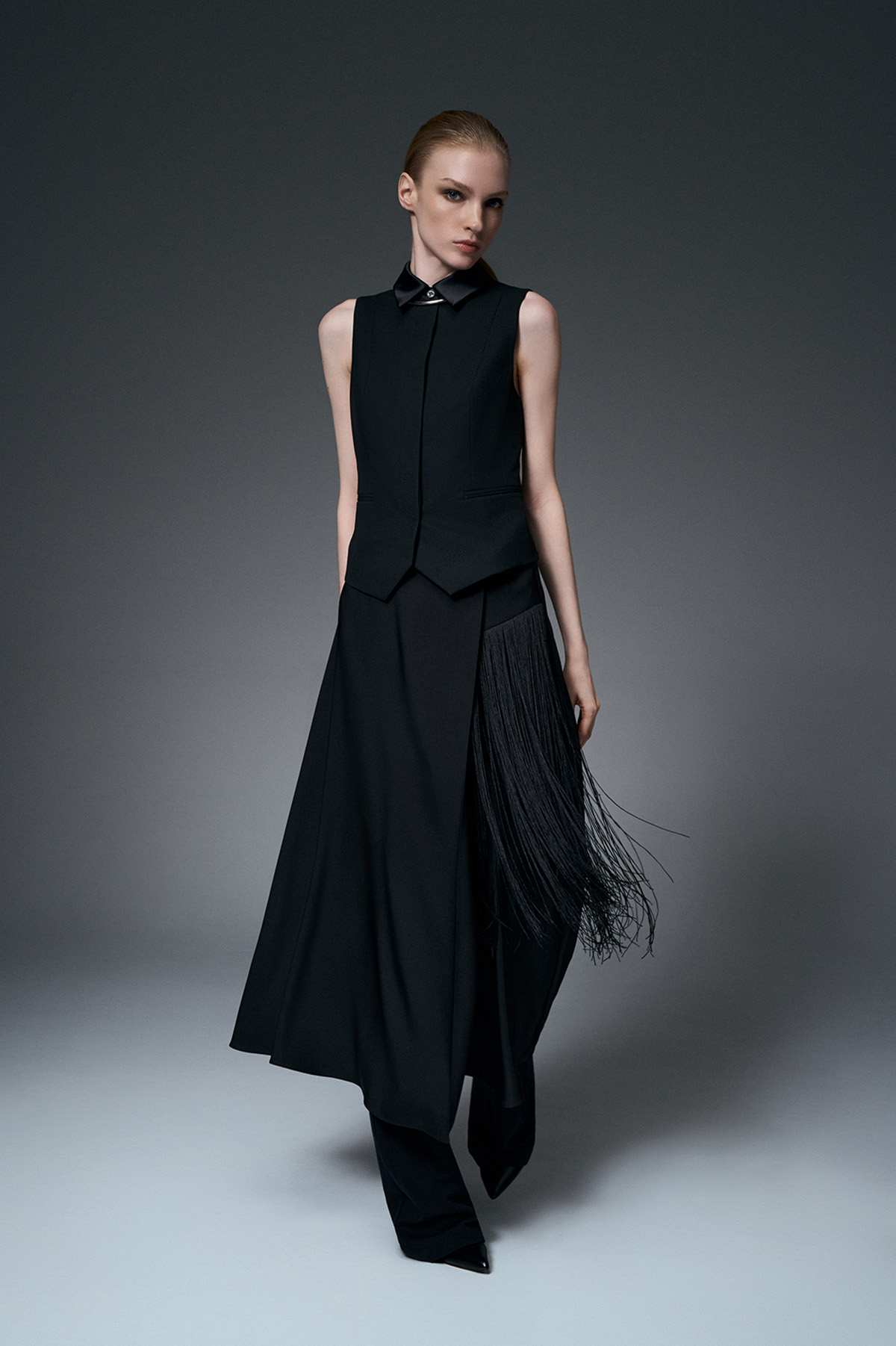 Жилет с атласной спинкой VASSA&Co, пол женский, цвет черный