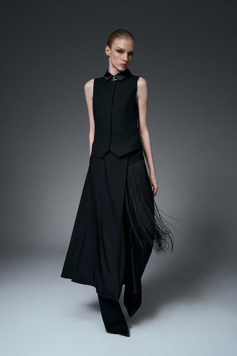 Жилет с атласной спинкой VASSA&Co, пол женский, цвет черный