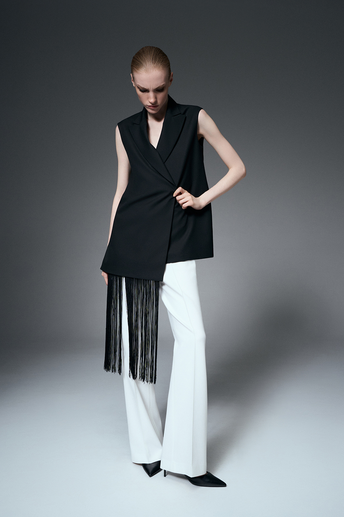 Жилет удлиненный с бахромой VASSA&Co, пол female, цвет black