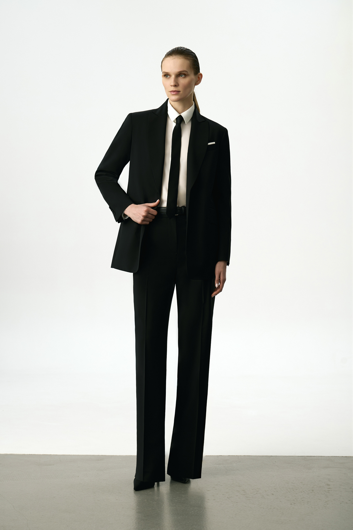 Жакет однобортный черный VASSA&Co, пол женский, цвет черный