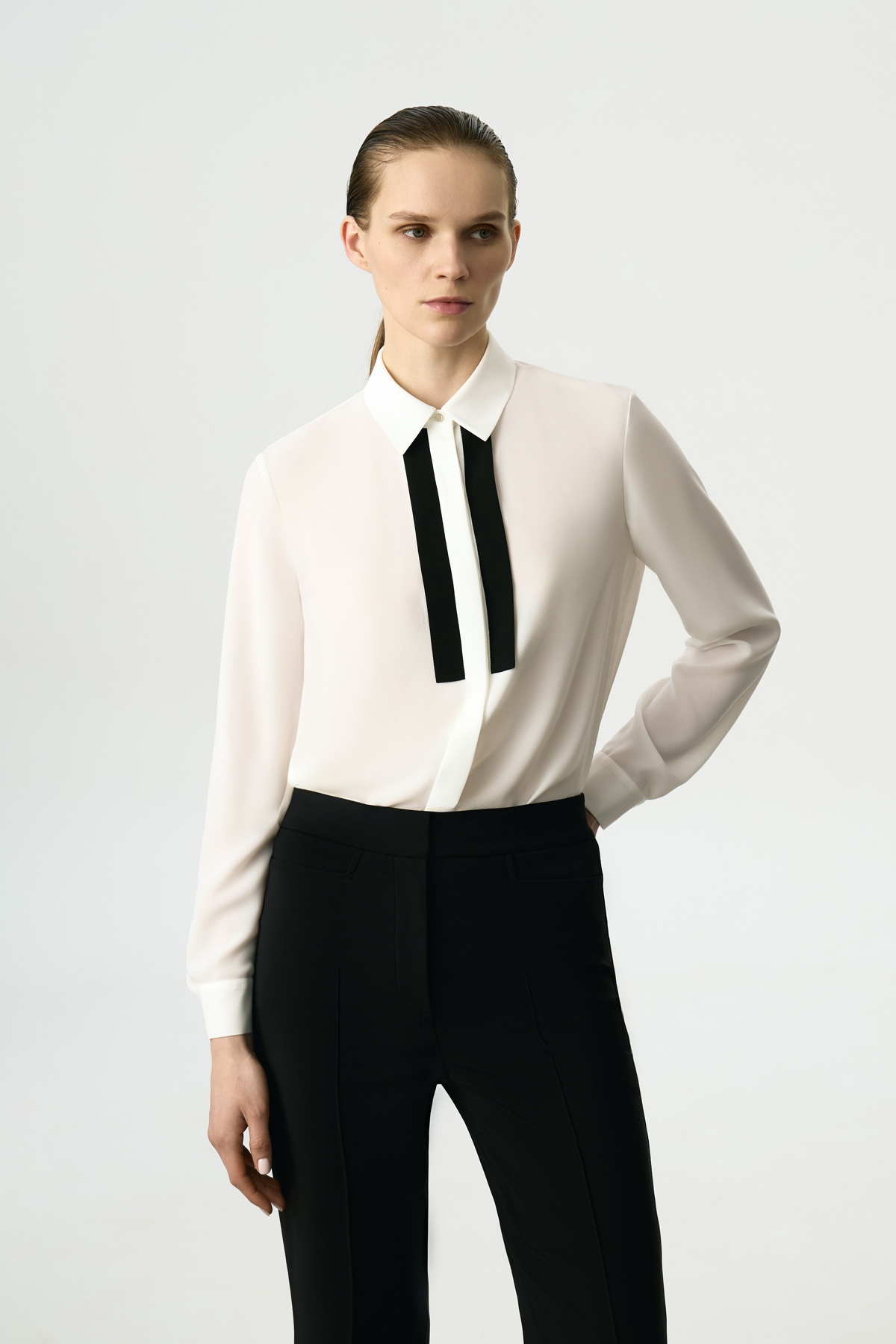 Блузка с контрастными деталями VASSA&Co, пол female, цвет white