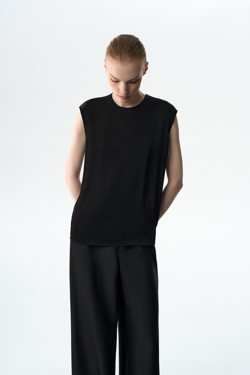 Блузка черная VASSA&Co, пол женский, цвет черный