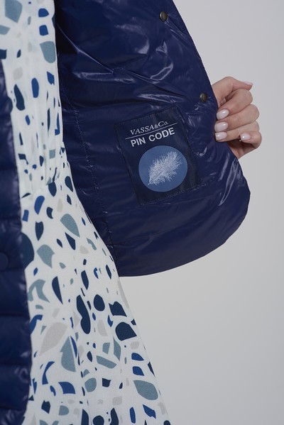 Куртка пуховик на пуговицах  с отложным воротником VASSA CODE, пол женский, цвет синий, фото №[поряд