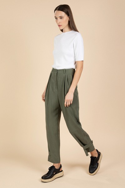 Летние брюки с защипами VASSA&Co, пол женский, цвет зеленый, фото №2