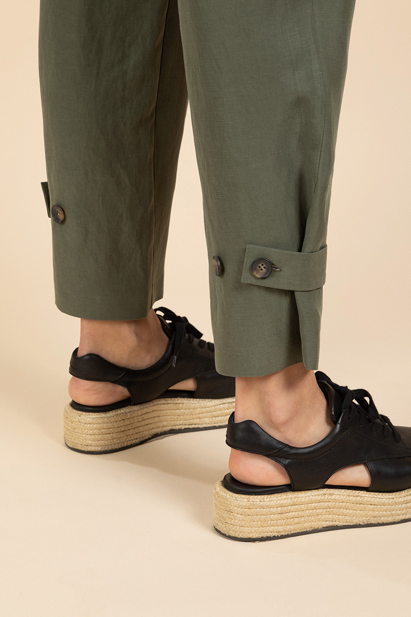 Летние брюки с защипами VASSA&Co, пол женский, цвет зеленый