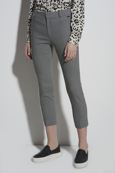 Брюки укороченные  зауженные к низу серого цвета VASSA CODE, пол женский, цвет серый, фото №[порядок