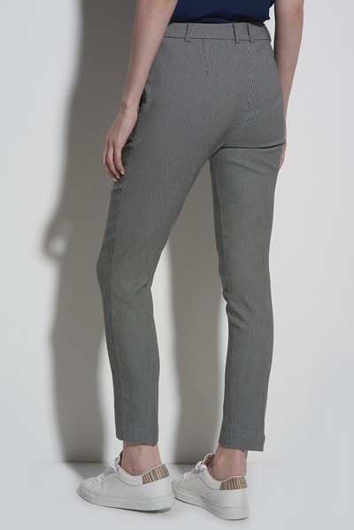 Брюки прилегающие серого цвета VASSA CODE, пол женский, цвет серый, фото №5
