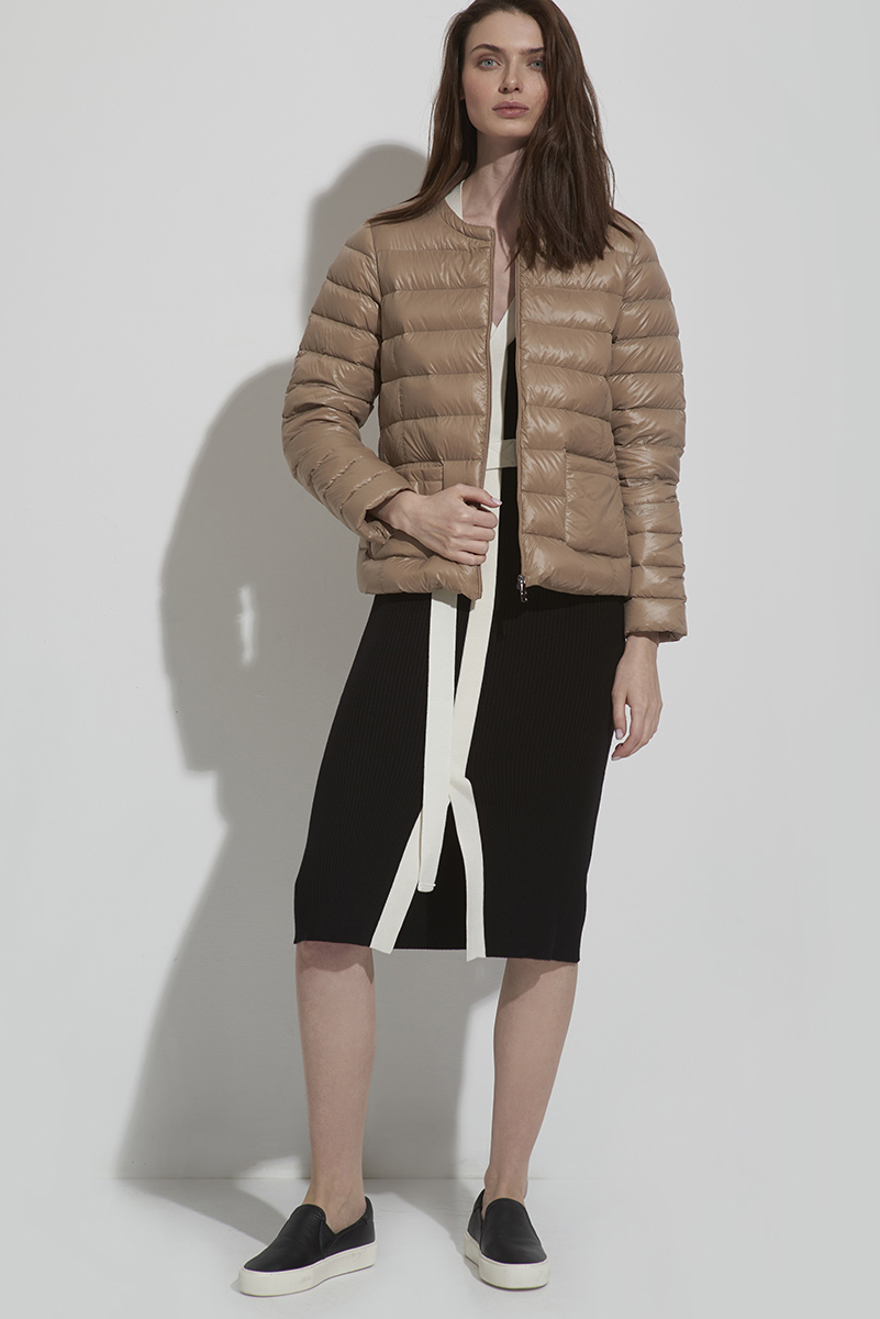 Куртка пуховик без воротника VASSA CODE, пол женский, цвет коричневый