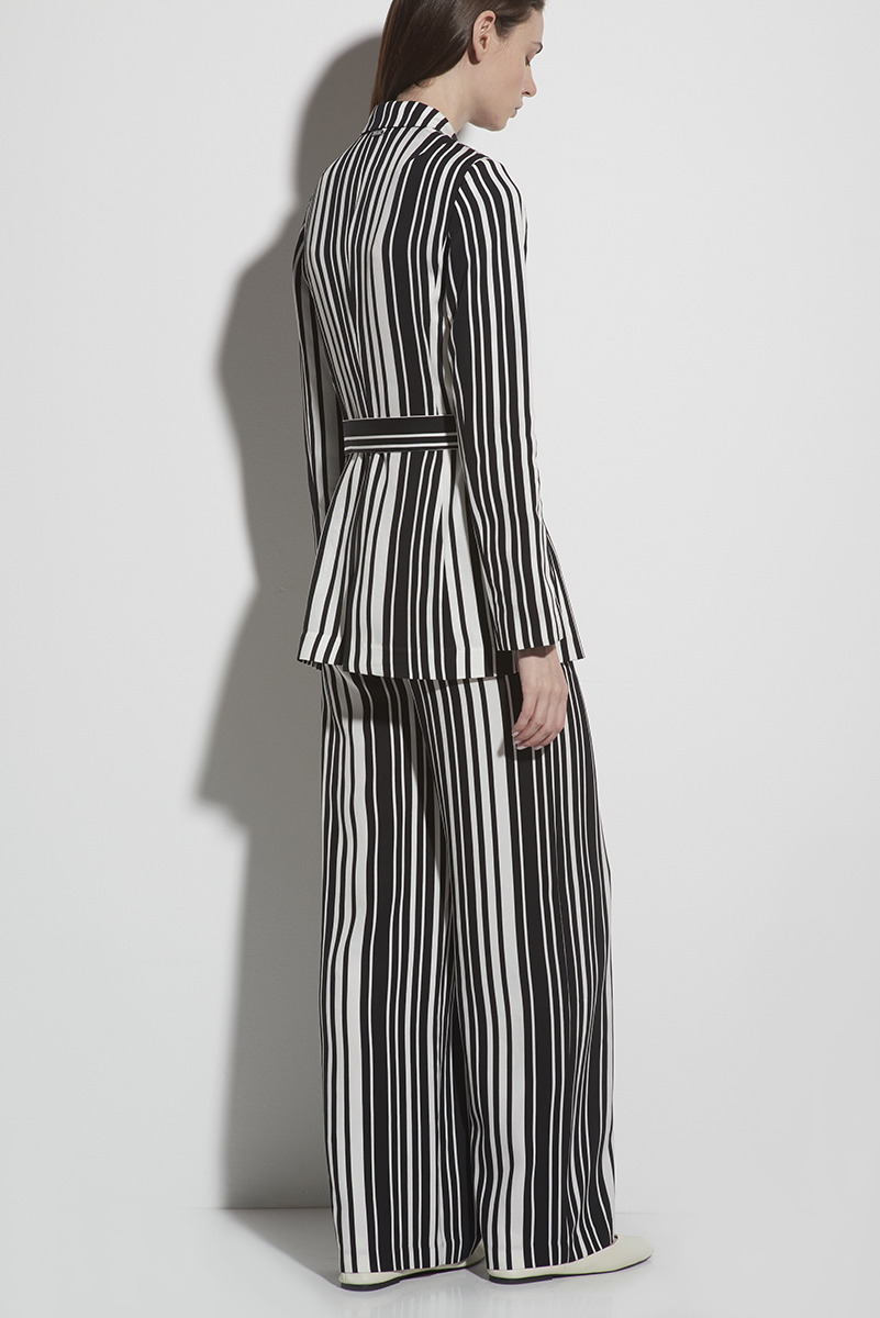 Приталенный жакет в полоску с поясом VASSA CODE, пол женский, цвет черный